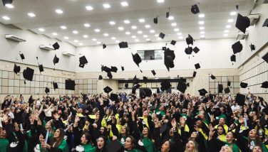 Egressos dos cursos EAD da Uningá recebem diploma em cerimônia presencial